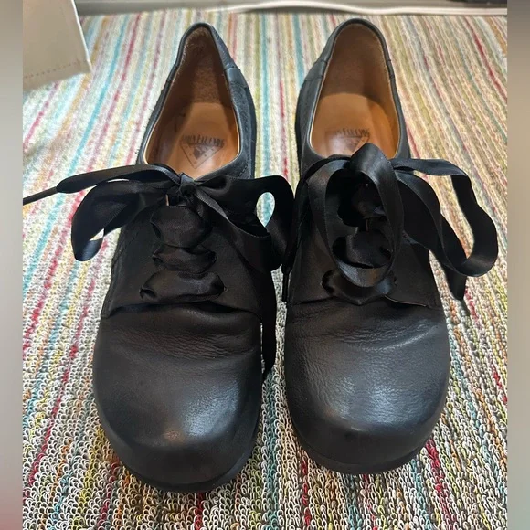 Fluevog EXCELLENT Hopefuls Ease black leather/suede lace-up heel